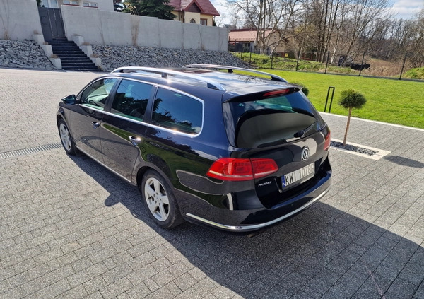 Volkswagen Passat cena 28900 przebieg: 200000, rok produkcji 2011 z Wieliczka małe 121